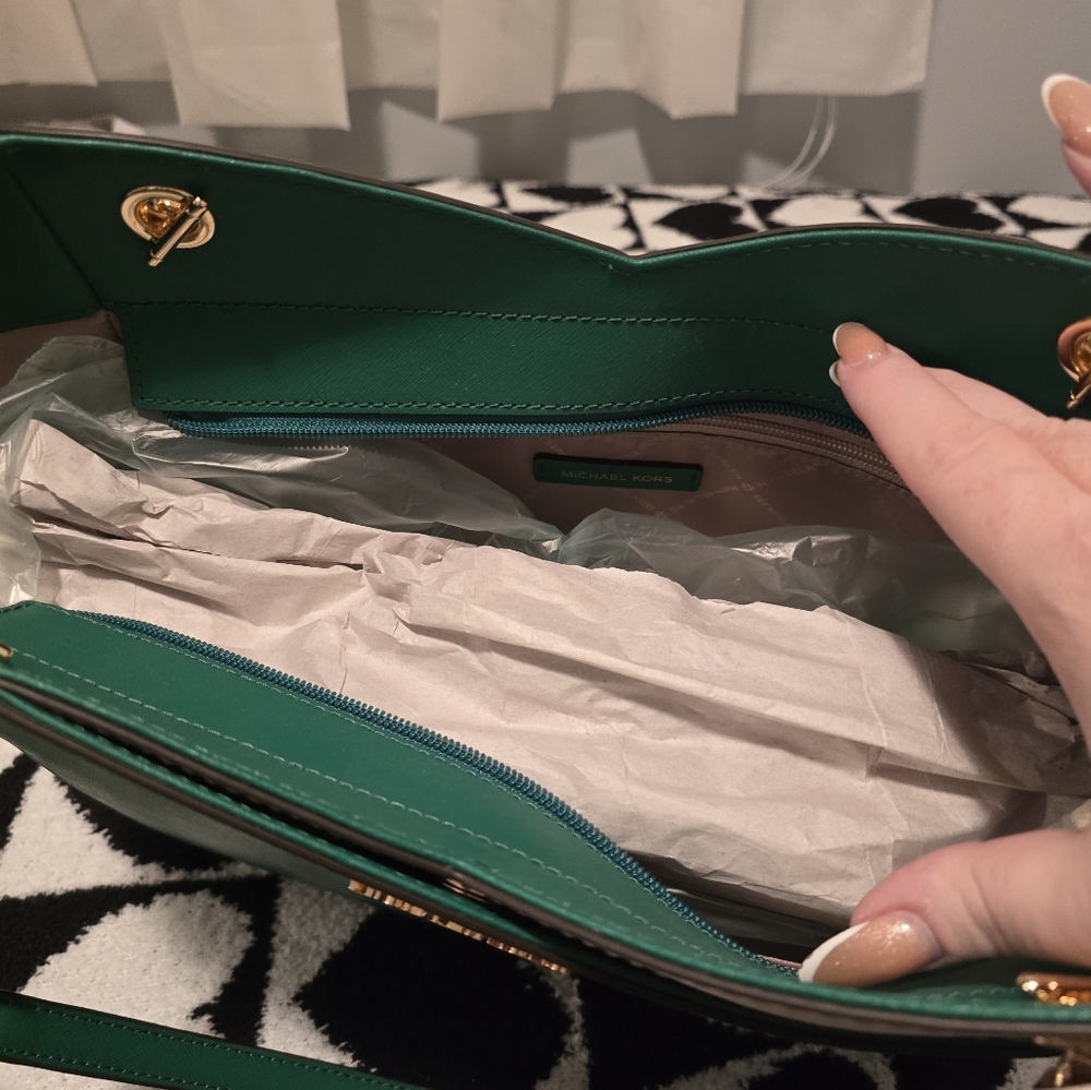 BRAND NEW Michael Kors Tote - Picture 6 of 8